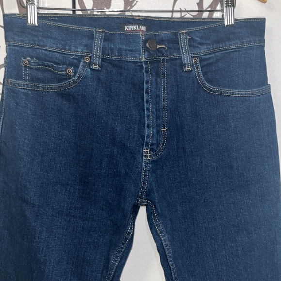 KIRKLAND Signature Men’s 32 X 30 Straight Leg Blue Jeans - Picture 4 of 17